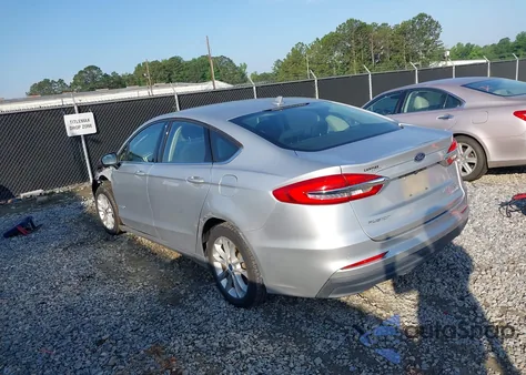2019 Ford Fusion Hybrid Se z USA, uszkodzony, nr VIN 3FA6P0LU0KR115551
